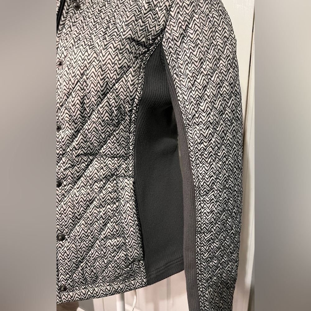 Merona Women’s Gray Medium Jacket with Pockets Inside & Out With Zipper & Snaps - Picture 2 of 12